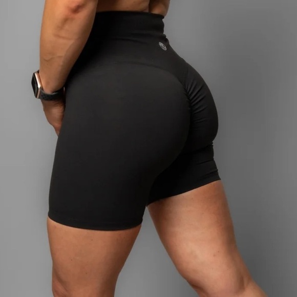 5" NEW Effortless Scrunch Shorts - Black large no front seam soft - Picture 2 of 12